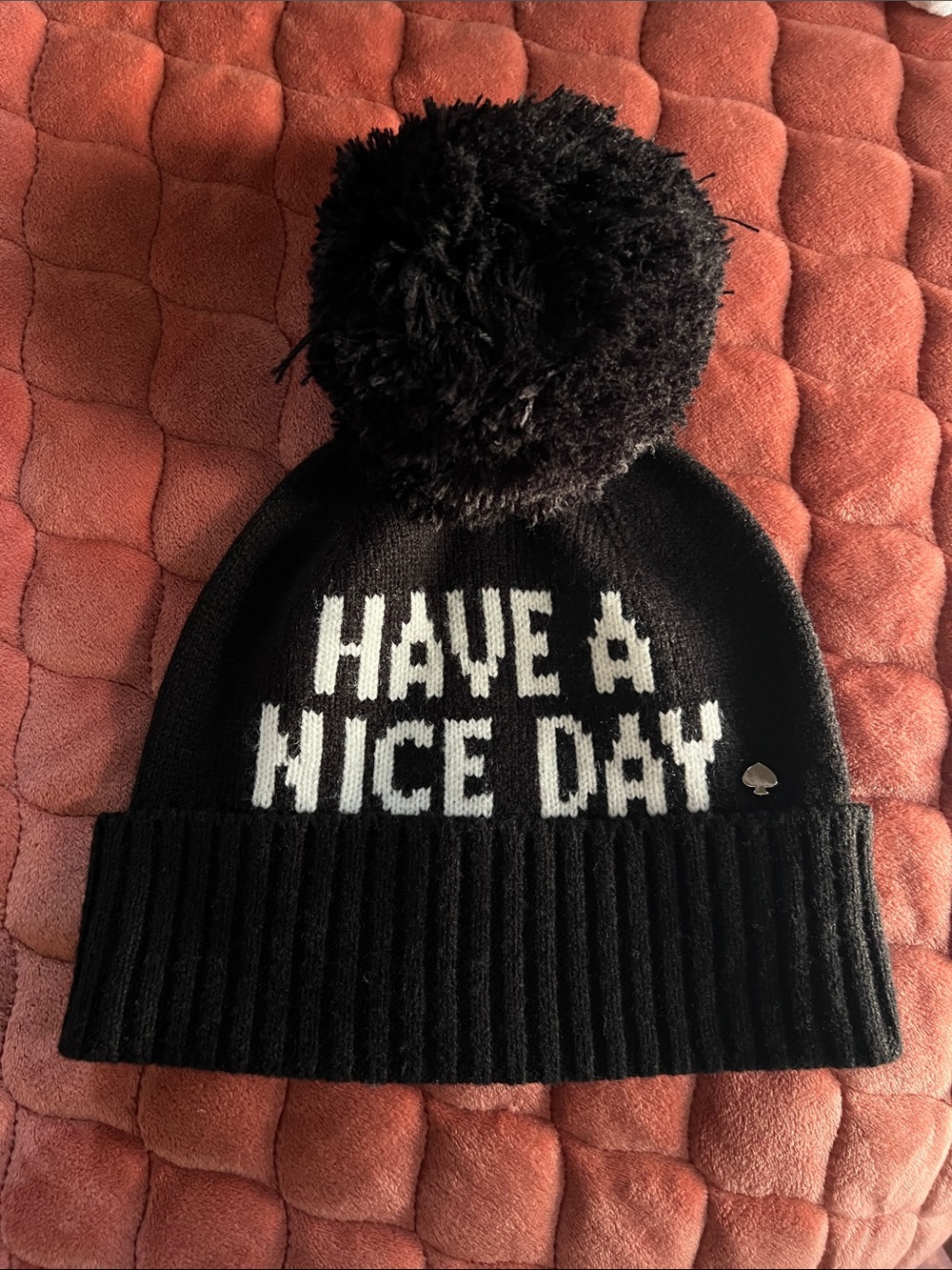Kate Spade. Beanie “have a nice day“